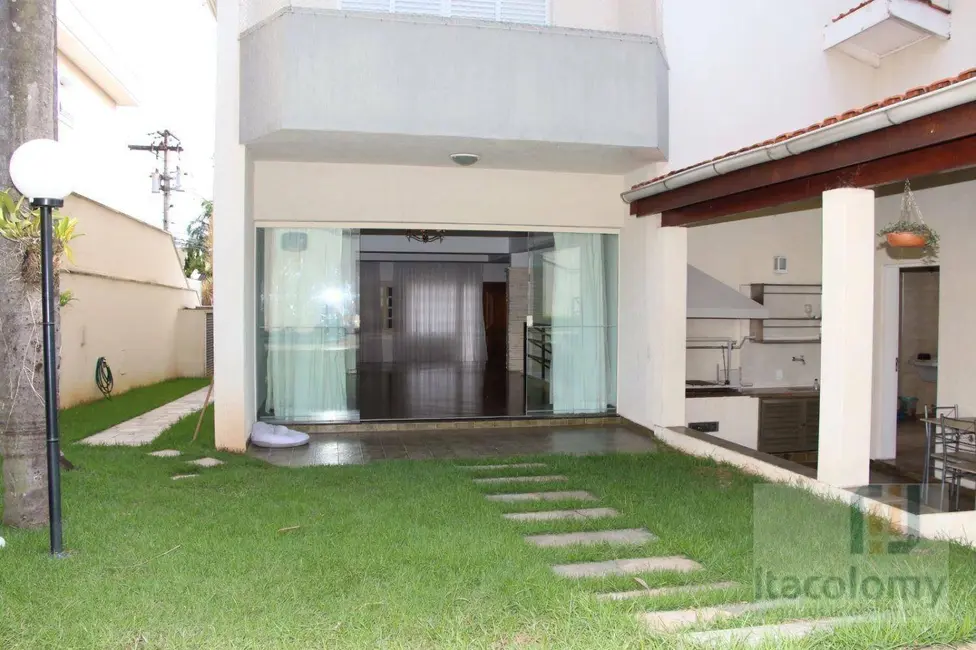 Casa de Condomínio com 5 quartos para alugar, 560m2 em Barueri - SP - imagem 3 Foto 3 de Casa de Condomínio com 5 quartos para alugar, 560m2 em Barueri - SP