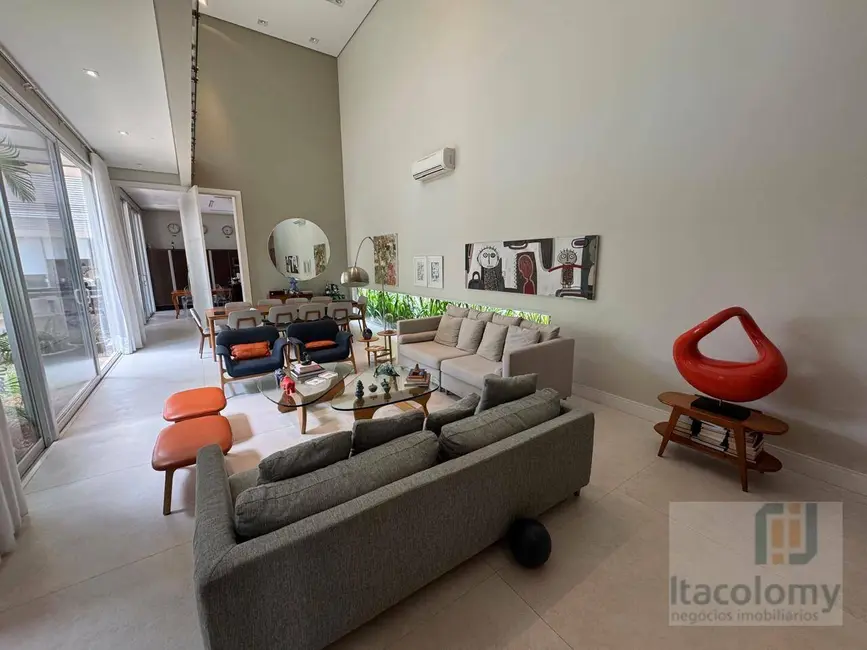 Casa de Condomínio com 3 quartos à venda, 583m2 em Barueri - SP - imagem 1 Foto 1 de Casa de Condomínio com 3 quartos à venda, 583m2 em Barueri - SP