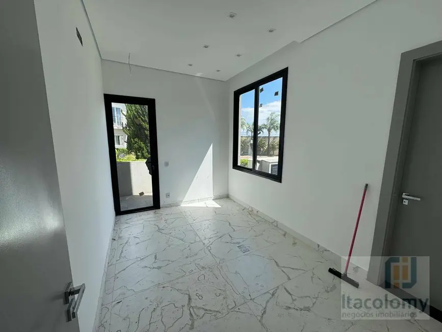 Casa de Condomínio com 4 quartos à venda, 468m2 em Tamboré, Santana De Parnaiba - SP - imagem 3 Foto 3 de Casa de Condomínio com 4 quartos à venda, 468m2 em Tamboré, Santana De Parnaiba - SP