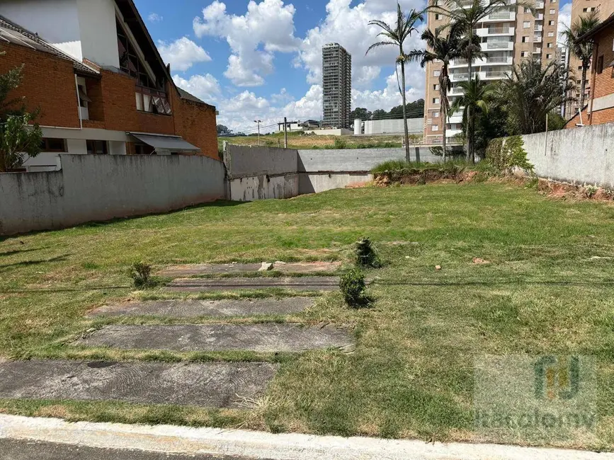 Foto 1 de Terreno / Lote à venda, 560m2 em Barueri - SP