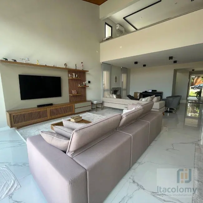 Foto 3 de Casa de Condomínio com 5 quartos para alugar, 385m2 em Santana De Parnaiba - SP