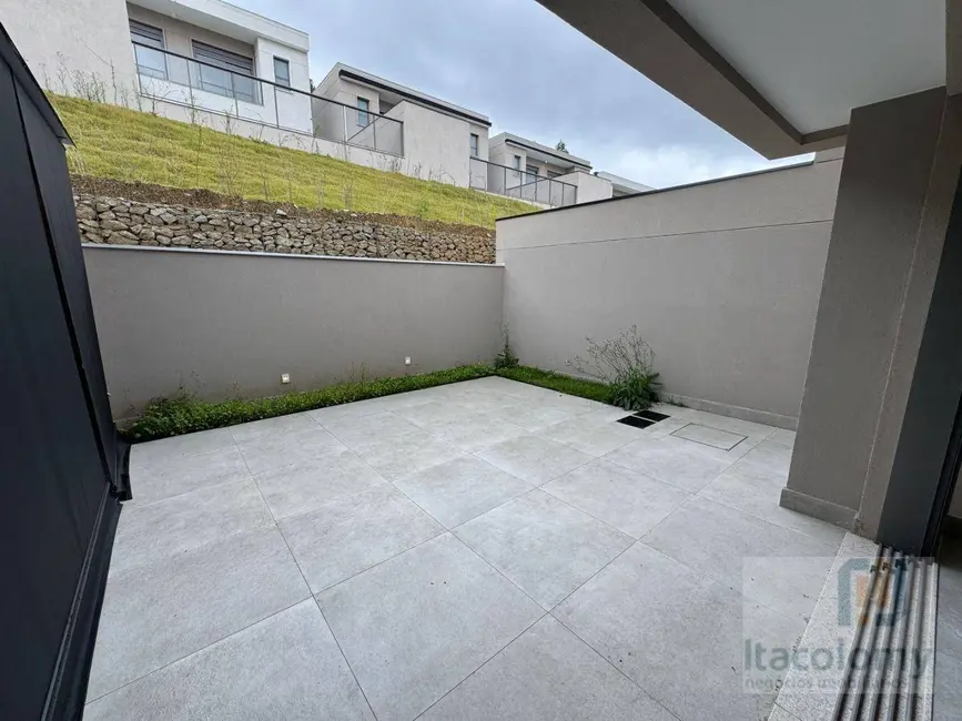 Foto 3 de Casa de Condomínio com 3 quartos para alugar, 230m2 em Tamboré, Barueri - SP