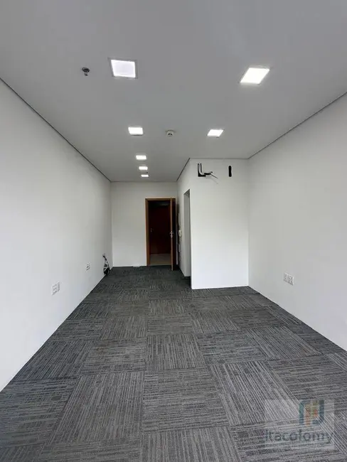 Sala Comercial à venda e para alugar, 39m2 em Tamboré, Santana De Parnaiba - SP - imagem 5 Foto 5 de Sala Comercial à venda e para alugar, 39m2 em Tamboré, Santana De Parnaiba - SP