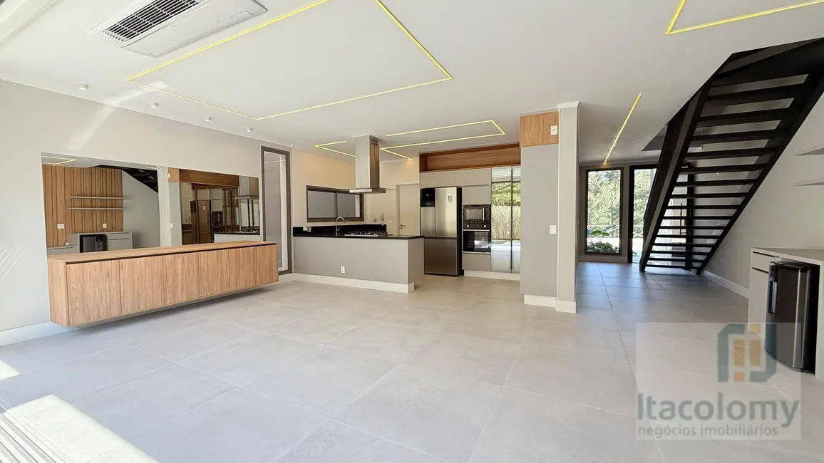 Casa de Condomínio com 3 quartos à venda, 230m2 em Tamboré, Barueri - SP - imagem 4 Foto 4 de Casa de Condomínio com 3 quartos à venda, 230m2 em Tamboré, Barueri - SP