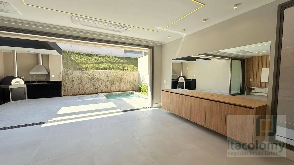 Casa de Condomínio com 3 quartos à venda, 230m2 em Tamboré, Barueri - SP - imagem 3 Foto 3 de Casa de Condomínio com 3 quartos à venda, 230m2 em Tamboré, Barueri - SP