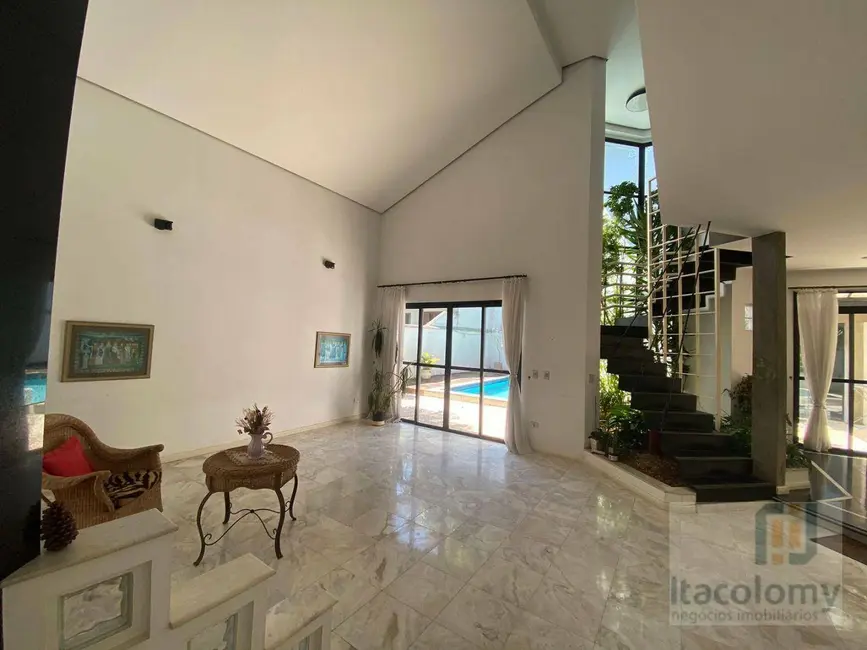 Casa de Condomínio com 5 quartos à venda, 560m2 em Barueri - SP - imagem 2 Foto 2 de Casa de Condomínio com 5 quartos à venda, 560m2 em Barueri - SP