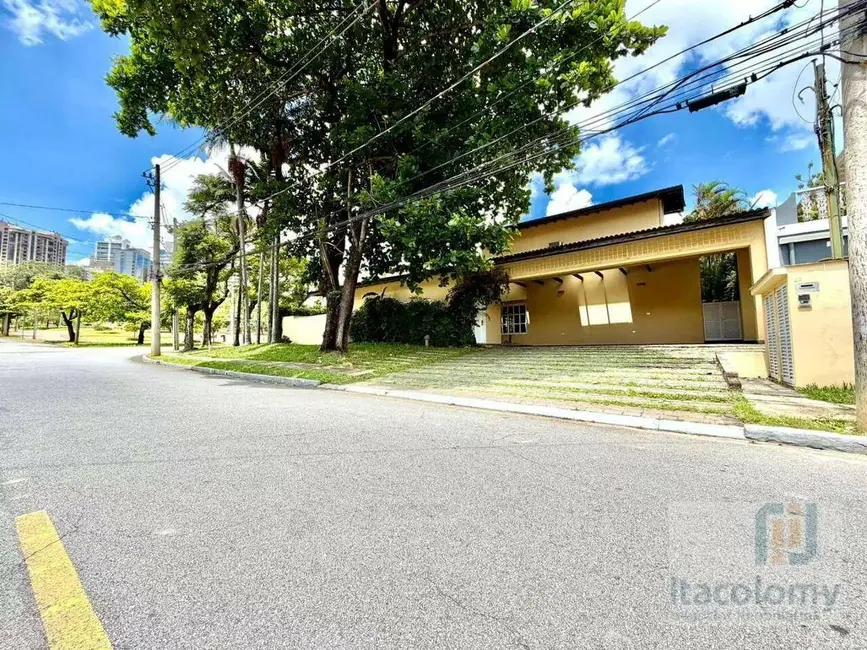 Foto 1 de Casa de Condomínio com 3 quartos para alugar, 786m2 em Barueri - SP