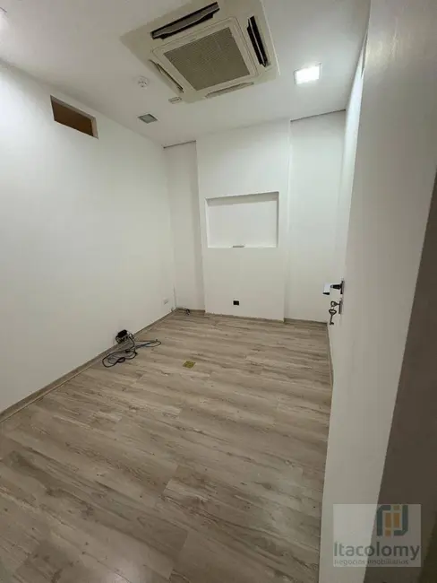 Foto 3 de Sala Comercial para alugar, 58m2 em Alphaville Industrial, Barueri - SP