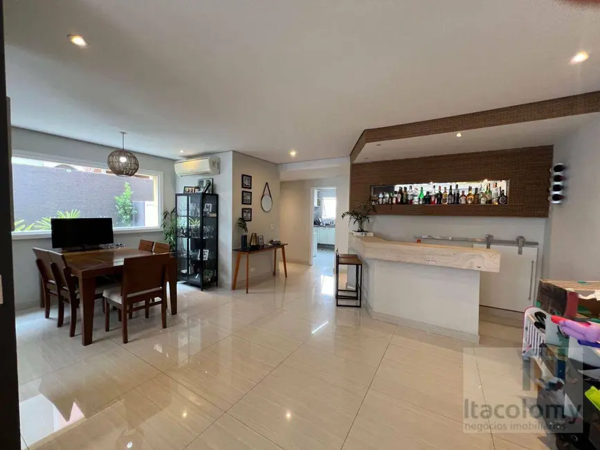 Casa de Condomínio com 4 quartos à venda, 180m2 em Tamboré, Santana De Parnaiba - SP - imagem 1 Foto 1 de Casa de Condomínio com 4 quartos à venda, 180m2 em Tamboré, Santana De Parnaiba - SP