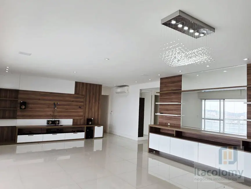 Foto 2 de Apartamento com 4 quartos para alugar, 243m2 em Alphaville Industrial, Barueri - SP