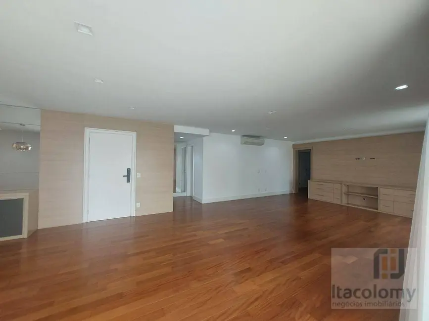 Foto 3 de Apartamento com 3 quartos para alugar, 243m2 em Alphaville Industrial, Barueri - SP
