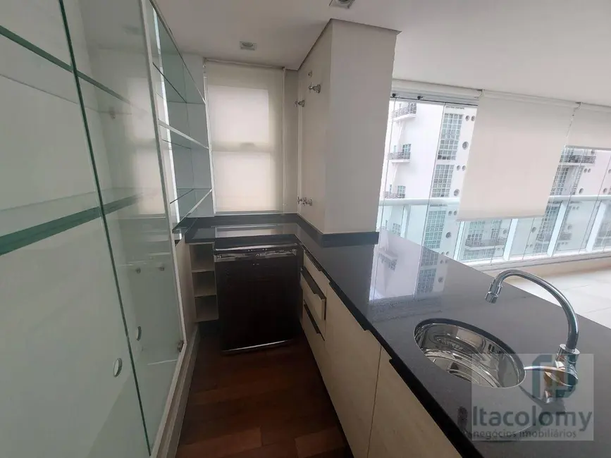 Foto 8 de Apartamento com 3 quartos para alugar, 243m2 em Alphaville Industrial, Barueri - SP