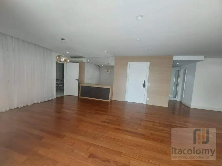 Foto 2 de Apartamento com 3 quartos para alugar, 243m2 em Alphaville Industrial, Barueri - SP