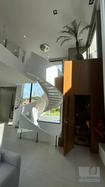 Casa de Condomínio com 5 quartos à venda, 670m2 em Barueri - SP - imagem 2 Foto 2 de Casa de Condomínio com 5 quartos à venda, 670m2 em Barueri - SP