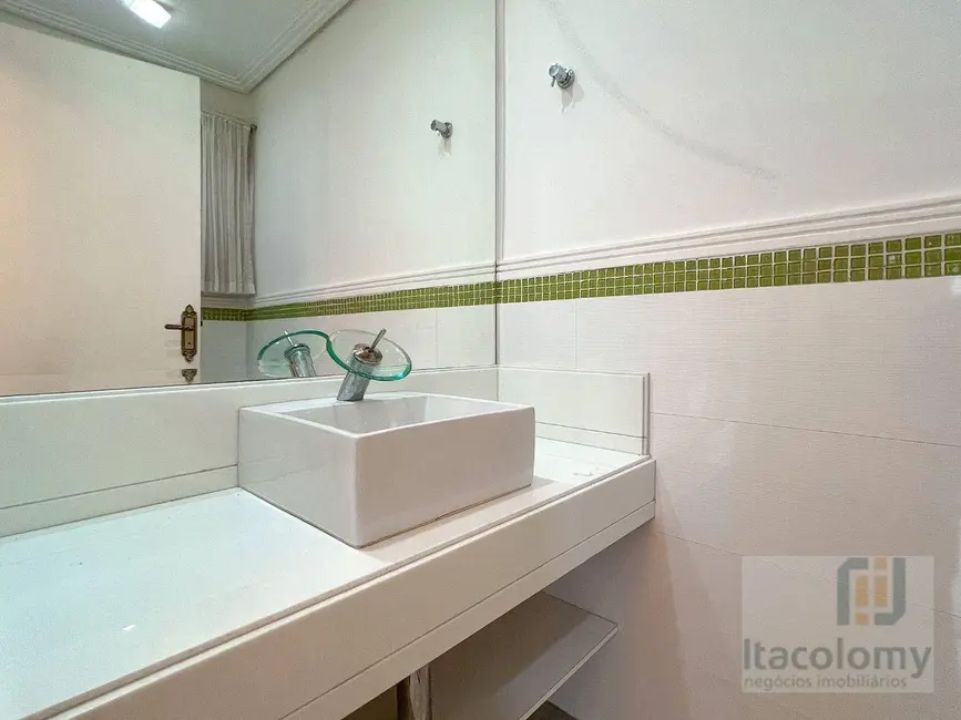 Foto 4 de Casa de Condomínio com 4 quartos para alugar, 720m2 em Santana De Parnaiba - SP