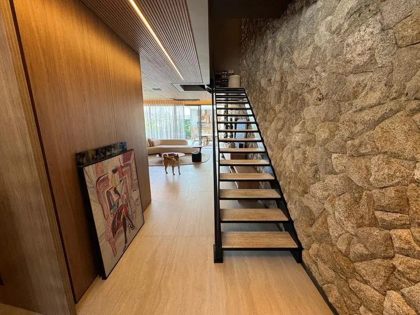 Casa de Condomínio com 3 quartos à venda, 350m2 em Tamboré, Barueri - SP - imagem 5 Foto 5 de Casa de Condomínio com 3 quartos à venda, 350m2 em Tamboré, Barueri - SP