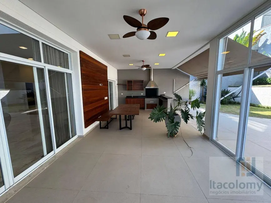 Foto 3 de Casa de Condomínio com 5 quartos para alugar, 525m2 em Tamboré, Santana De Parnaiba - SP