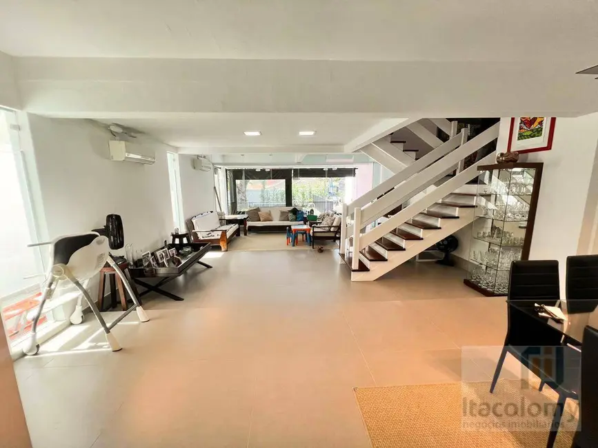 Foto 3 de Casa de Condomínio com 3 quartos à venda, 360m2 em Santana De Parnaiba - SP