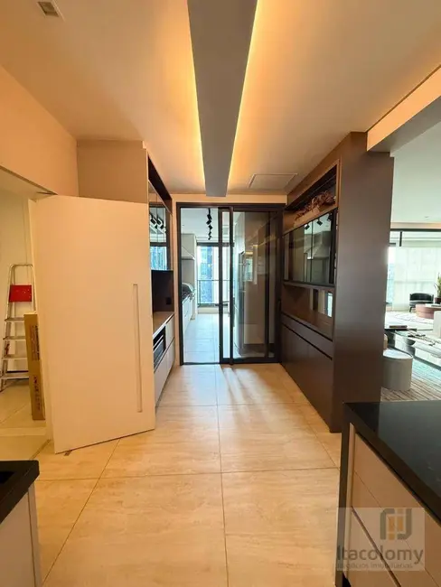 Foto 4 de Apartamento com 3 quartos à venda e para alugar, 282m2 em Alphaville Industrial, Barueri - SP