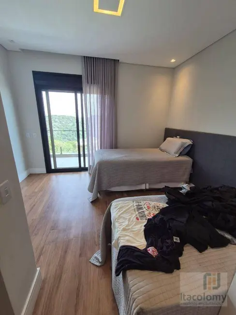 Casa de Condomínio com 4 quartos à venda, 450m2 em Colinas da Anhangüera, Santana De Parnaiba - SP - imagem 5 Foto 5 de Casa de Condomínio com 4 quartos à venda, 450m2 em Colinas da Anhangüera, Santana De Parnaiba - SP