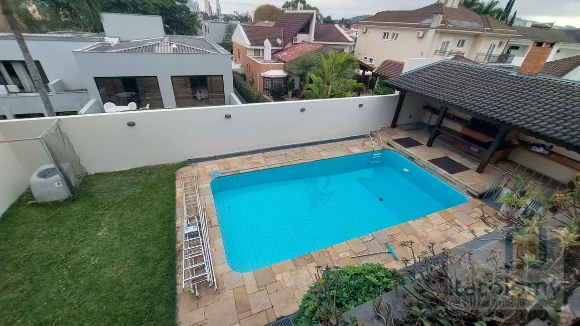 Casa de Condomínio com 5 quartos para alugar, 560m2 em Barueri - SP - imagem 1 Foto 1 de Casa de Condomínio com 5 quartos para alugar, 560m2 em Barueri - SP