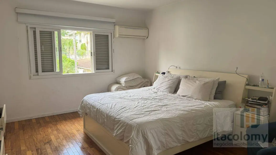 Casa de Condomínio com 4 quartos para alugar, 430m2 em Barueri - SP - imagem 3 Foto 3 de Casa de Condomínio com 4 quartos para alugar, 430m2 em Barueri - SP