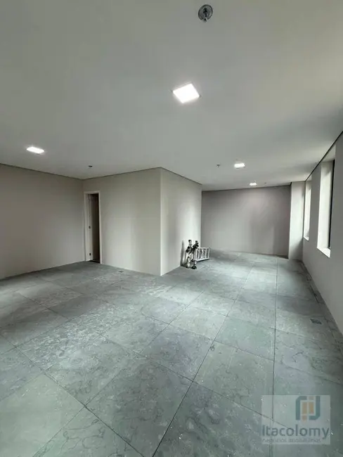 Sala Comercial para alugar, 55m2 em Alphaville Industrial, Barueri - SP - imagem 1 Foto 1 de Sala Comercial para alugar, 55m2 em Alphaville Industrial, Barueri - SP