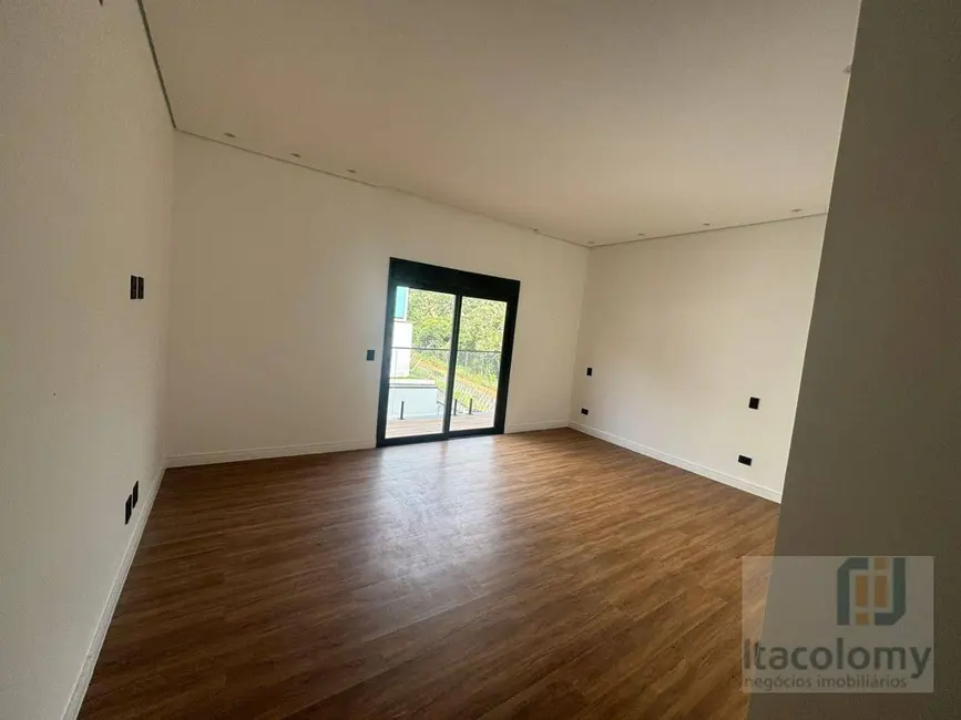 Casa de Condomínio com 4 quartos à venda, 560m2 em Colinas da Anhangüera, Santana De Parnaiba - SP - imagem 4 Foto 4 de Casa de Condomínio com 4 quartos à venda, 560m2 em Colinas da Anhangüera, Santana De Parnaiba - SP