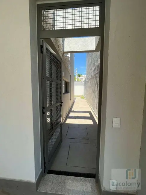 Foto 2 de Casa de Condomínio com 3 quartos à venda, 200m2 em Santana De Parnaiba - SP