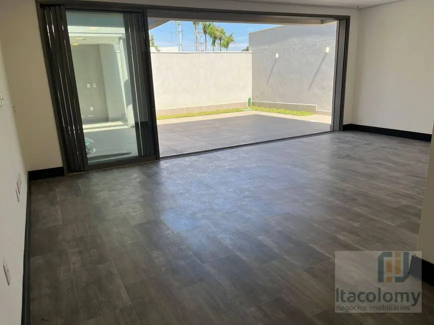 Foto 1 de Casa de Condomínio com 3 quartos à venda, 200m2 em Santana De Parnaiba - SP