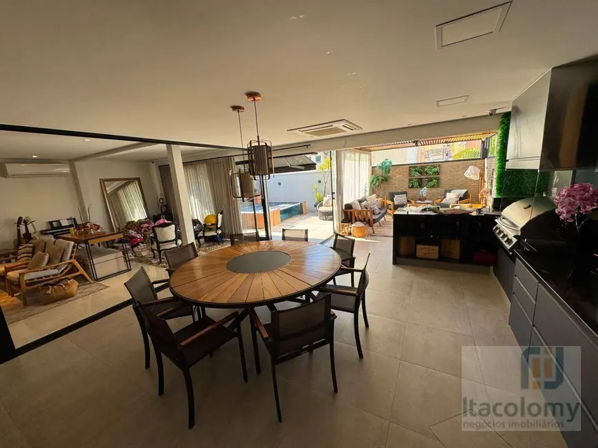 Casa de Condomínio com 3 quartos para alugar, 260m2 em Tamboré, Santana De Parnaiba - SP - imagem 8 Foto 8 de Casa de Condomínio com 3 quartos para alugar, 260m2 em Tamboré, Santana De Parnaiba - SP