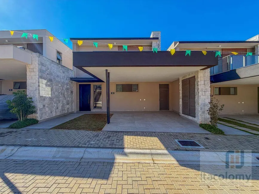 Casa de Condomínio com 3 quartos à venda, 230m2 em Tamboré, Santana De Parnaiba - SP - imagem 1 Foto 1 de Casa de Condomínio com 3 quartos à venda, 230m2 em Tamboré, Santana De Parnaiba - SP