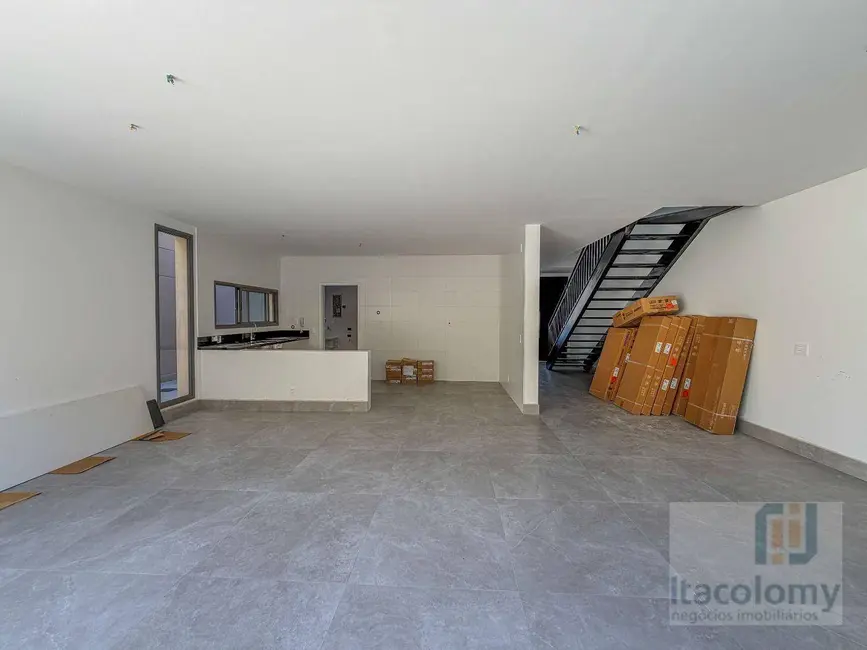 Casa de Condomínio com 3 quartos à venda, 230m2 em Tamboré, Santana De Parnaiba - SP - imagem 3 Foto 3 de Casa de Condomínio com 3 quartos à venda, 230m2 em Tamboré, Santana De Parnaiba - SP