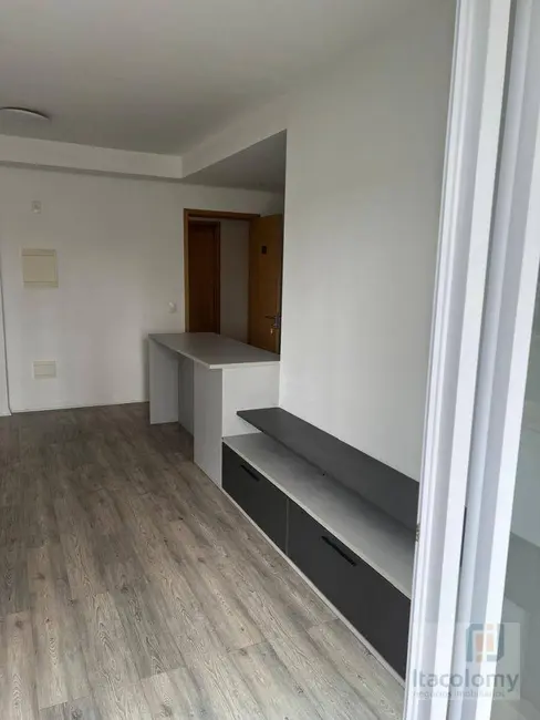 Foto 2 de Apartamento com 1 quarto para alugar, 50m2 em Empresarial 18 do Forte, Barueri - SP