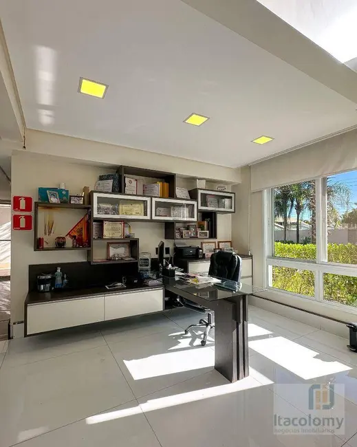 Casa de Condomínio com 5 quartos à venda, 600m2 em Santana De Parnaiba - SP - imagem 2 Foto 2 de Casa de Condomínio com 5 quartos à venda, 600m2 em Santana De Parnaiba - SP