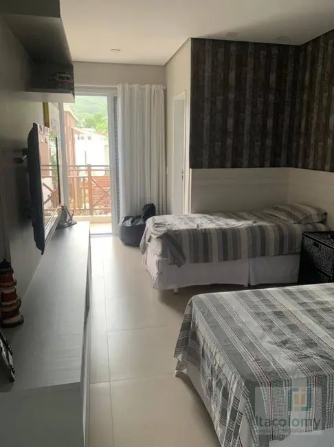 Foto 3 de Casa de Condomínio com 4 quartos à venda, 250m2 em Sao Sebastiao - SP