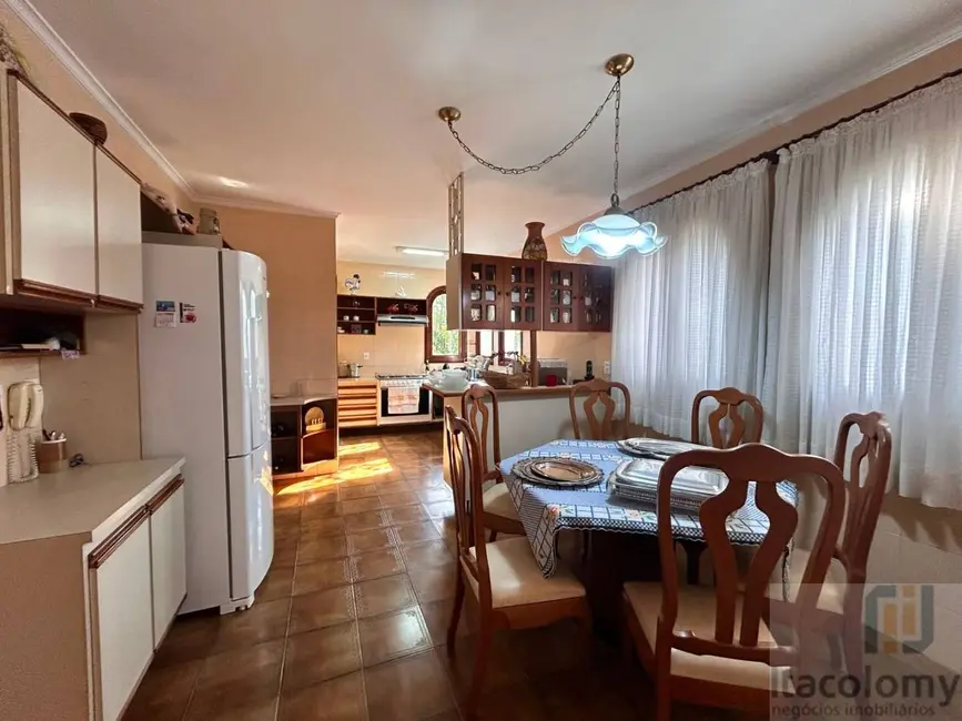 Casa de Condomínio com 5 quartos para alugar, 760m2 em Barueri - SP - imagem 8 Foto 8 de Casa de Condomínio com 5 quartos para alugar, 760m2 em Barueri - SP