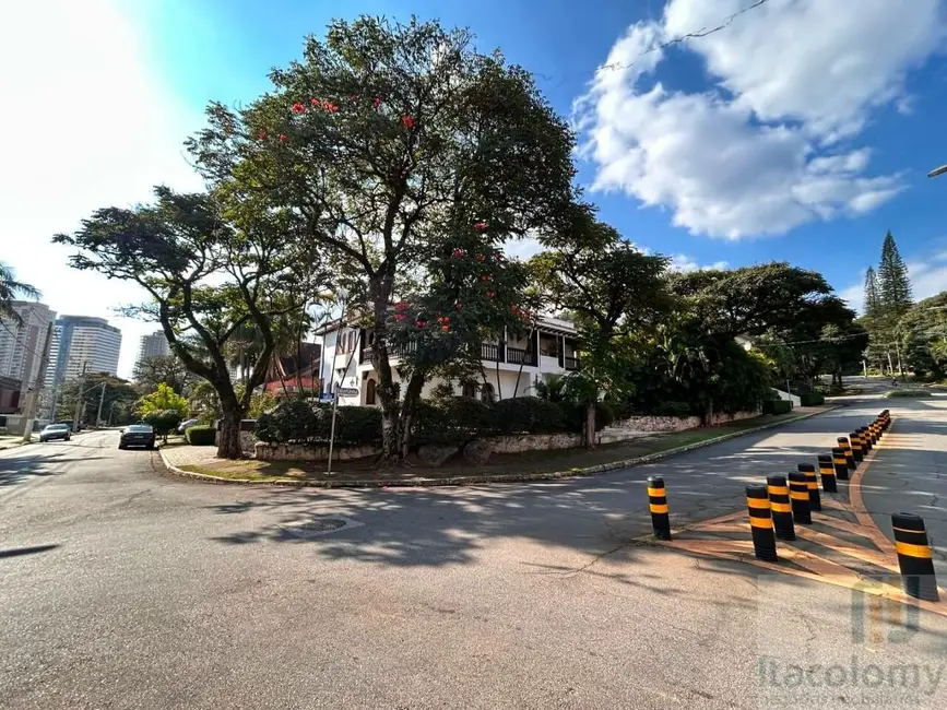 Casa de Condomínio com 5 quartos para alugar, 760m2 em Barueri - SP - imagem 9 Foto 9 de Casa de Condomínio com 5 quartos para alugar, 760m2 em Barueri - SP