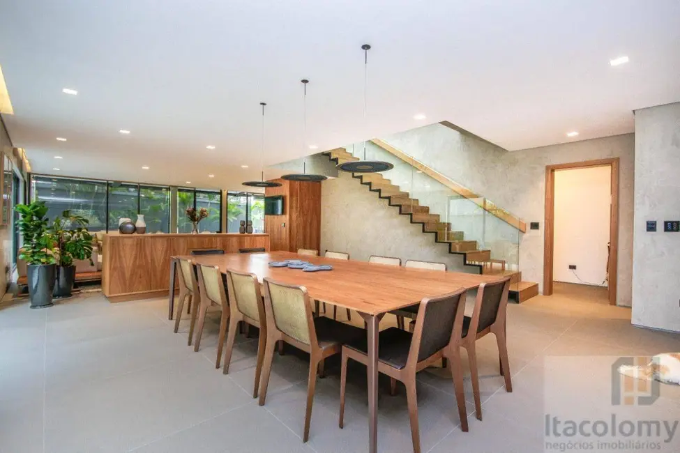 Casa de Condomínio com 4 quartos para alugar, 703m2 em Barueri - SP - imagem 8 Foto 8 de Casa de Condomínio com 4 quartos para alugar, 703m2 em Barueri - SP