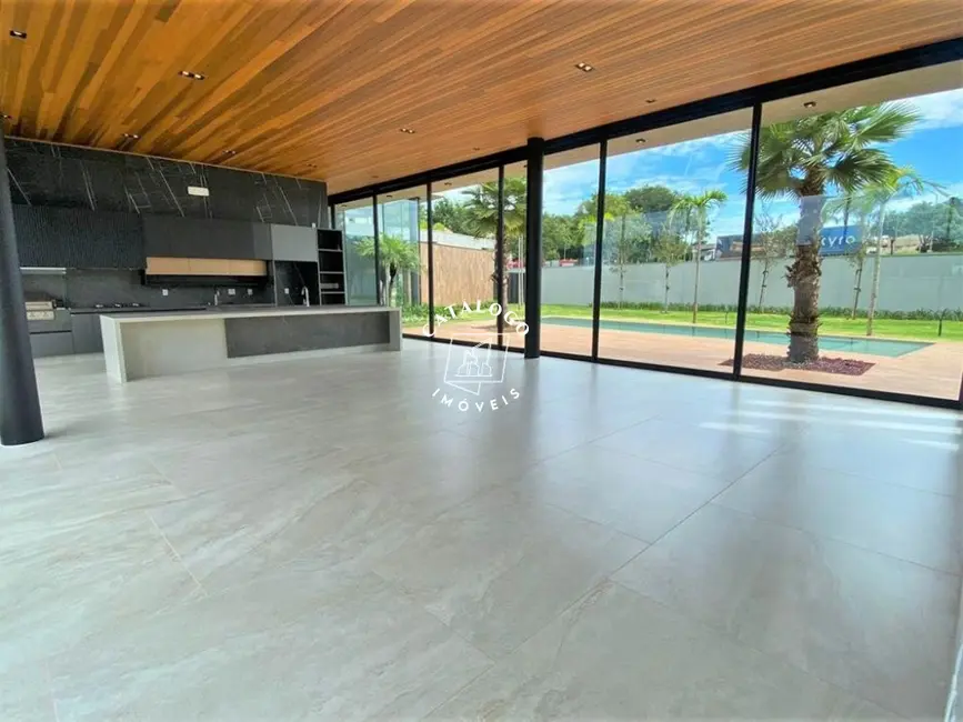 Foto 2 de Casa de Condomínio com 4 quartos à venda, 1750m2 em Centro, Cravinhos - SP