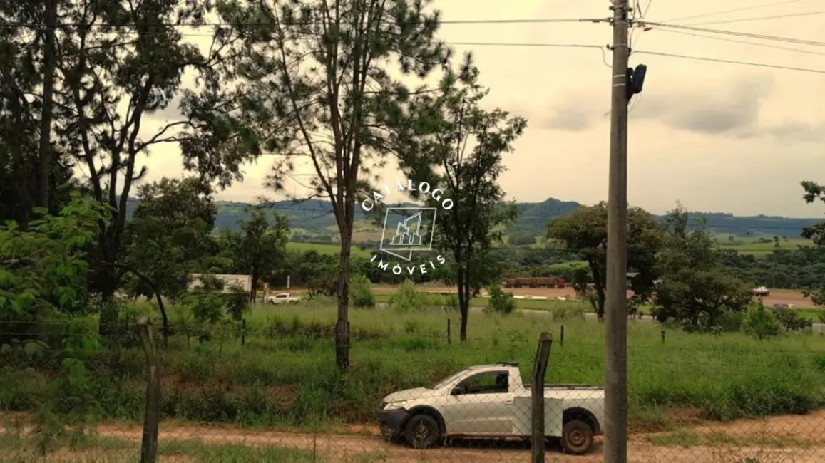 Foto 3 de Terreno / Lote à venda, 2216m2 em Pardinho - SP