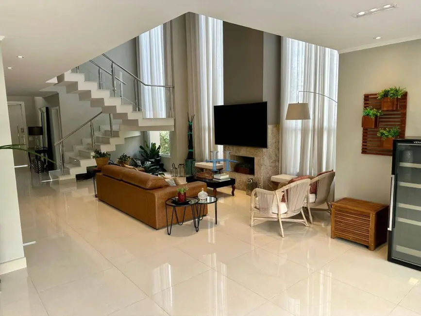 Casa de Condomínio com 5 quartos à venda, 340m2 em Santana De Parnaiba - SP - imagem 3 Foto 3 de Casa de Condomínio com 5 quartos à venda, 340m2 em Santana De Parnaiba - SP