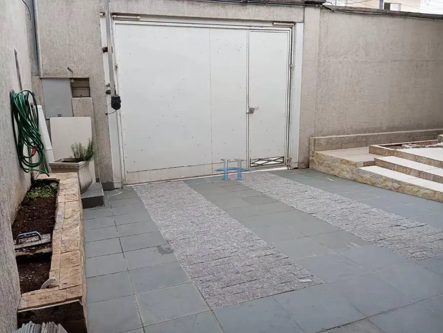 Casa com 2 quartos à venda e para alugar, 320m2 em Ayrosa, Osasco - SP - imagem 4 Foto 4 de Casa com 2 quartos à venda e para alugar, 320m2 em Ayrosa, Osasco - SP