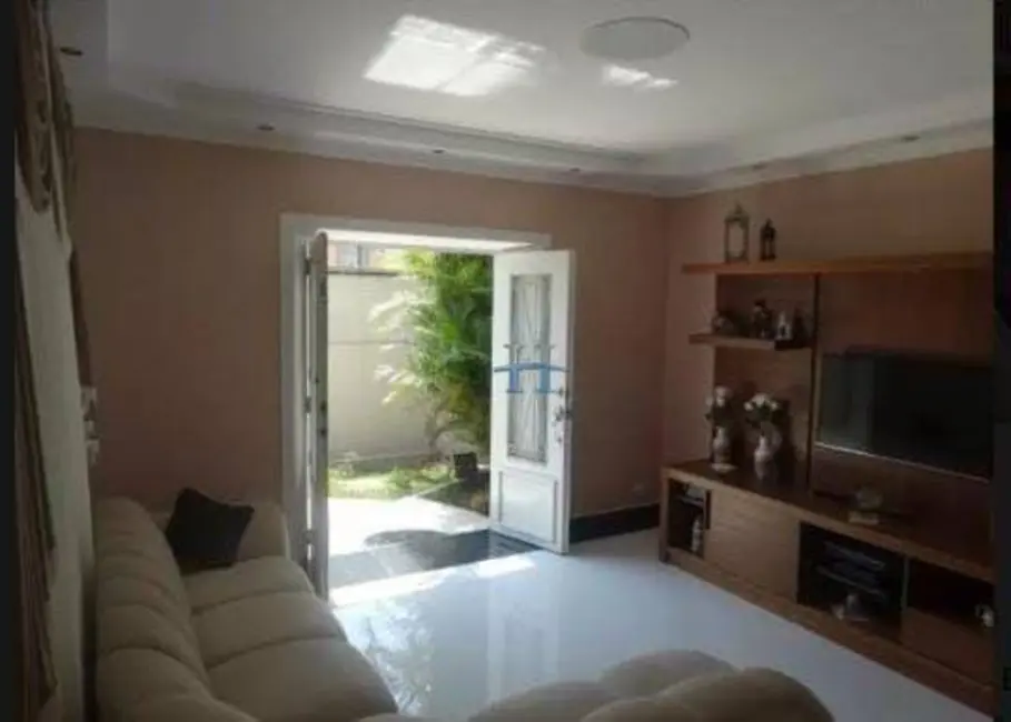 Casa com 2 quartos à venda e para alugar, 320m2 em Ayrosa, Osasco - SP - imagem 5 Foto 5 de Casa com 2 quartos à venda e para alugar, 320m2 em Ayrosa, Osasco - SP