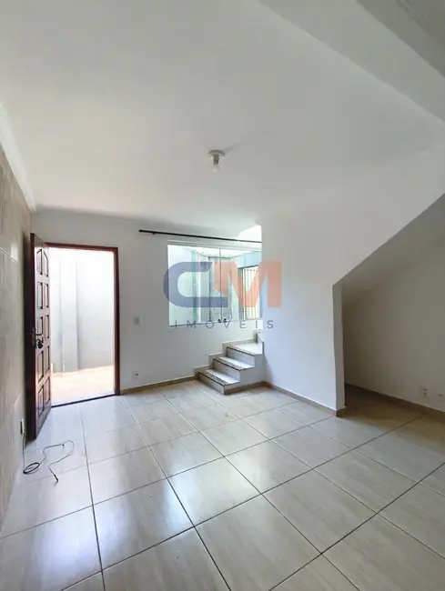 Casa com 2 quartos para alugar, 65m2 em Contagem - MG - imagem 1 Foto 1 de Casa com 2 quartos para alugar, 65m2 em Contagem - MG
