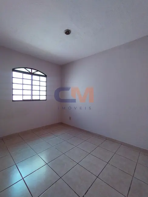 Foto 2 de Casa com 2 quartos para alugar, 45m2 em Contagem - MG