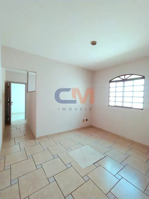 Foto 1 de Casa com 2 quartos para alugar, 45m2 em Contagem - MG