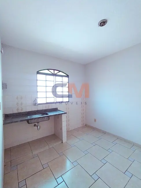 Foto 3 de Casa com 2 quartos para alugar, 45m2 em Contagem - MG