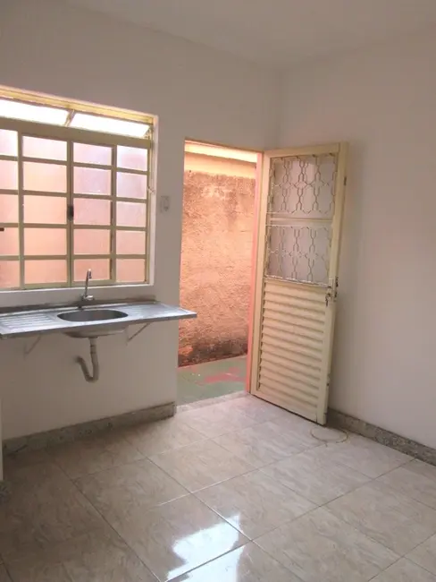 Foto 5 de Casa com 1 quarto para alugar, 70m2 em Contagem - MG