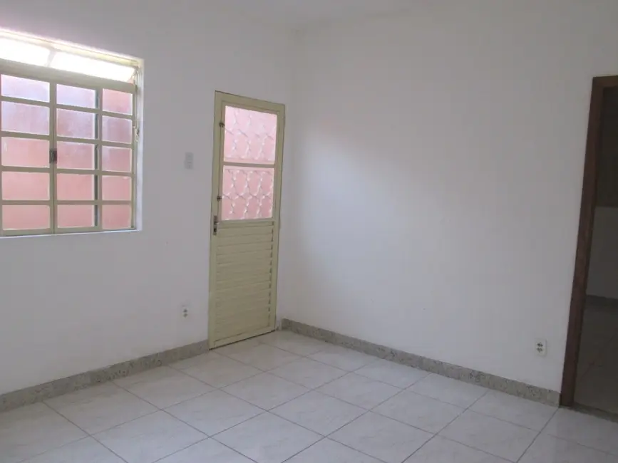 Foto 2 de Casa com 1 quarto para alugar, 70m2 em Contagem - MG